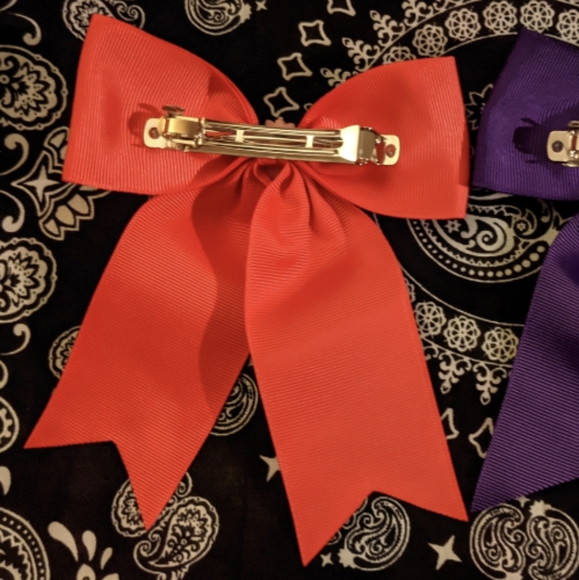 😻Aristocat Bow Hair clip 😻 - Picture 2 of 3